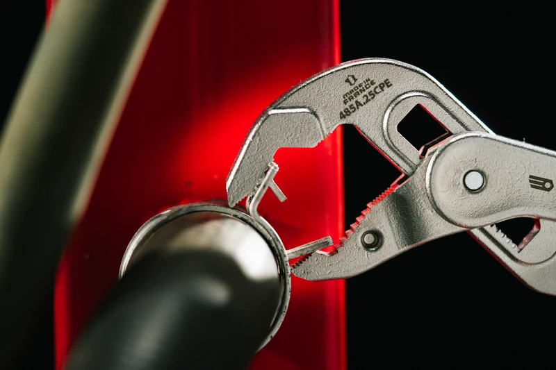 [485A.25CPEPB] Pince multiprise entrepassée à réglage automatique, manche bi-matière, 250 mm