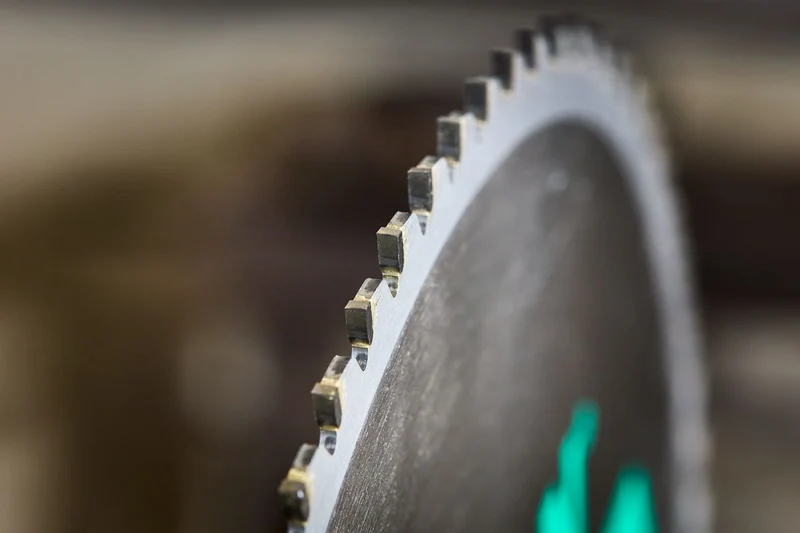 Lame spéciale pour la découpe de l'aluminium TCT 185mm Evolution 60 dents alésage 20mm pour Scie circulaire