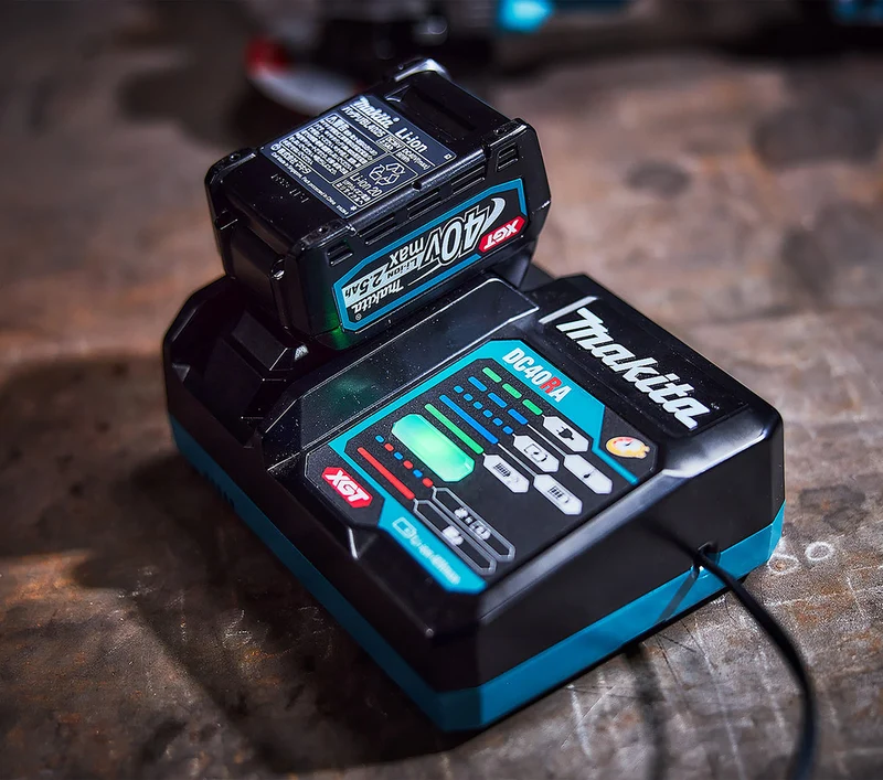Pack énergie XGT® 40V Makita - 2 batteries 4,0 Ah + chargeur rapide