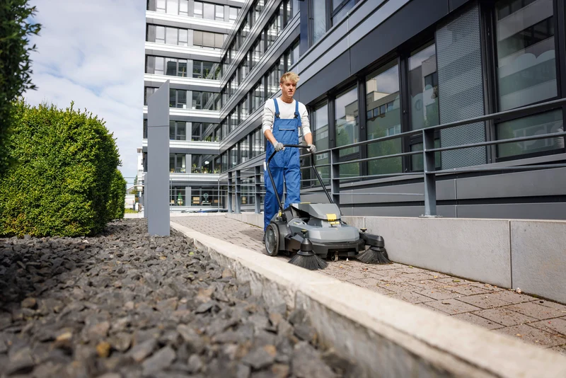 Balayeuse autotractée KM 70/30 C BP PACK 2SB - 9.568-634.0 Karcher
