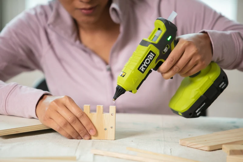 18V ONE+ Dual Temperature Glue Gun Kit