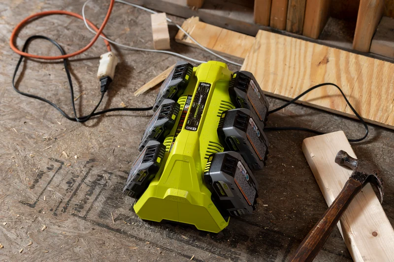 18V ONE+ 6-PORT DUAL CHEMISTRY INTELLIPORT SUPERCHARGER AND 2.0Ah BATTERY