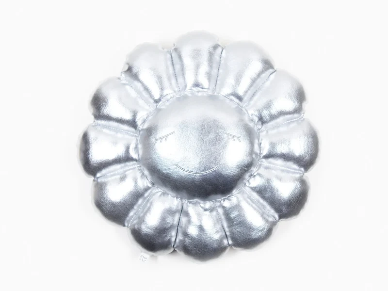Takashi Murakami - coussin fleur - 30 cm - Argent