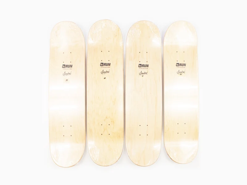 André - Skateboard - Ensemble de 4 planches à roulettes "Ménage à trois ou quatre".