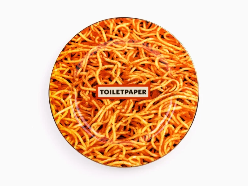Seletti porte Toiletpaper - assiette en porcelaine bordure or Spaghetti