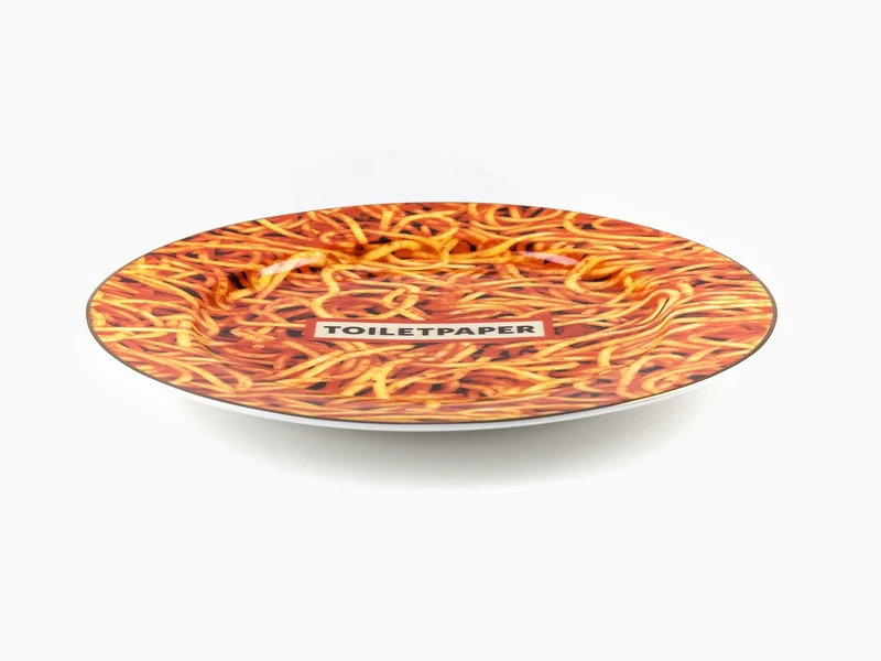 Seletti porte Toiletpaper - assiette en porcelaine bordure or Spaghetti