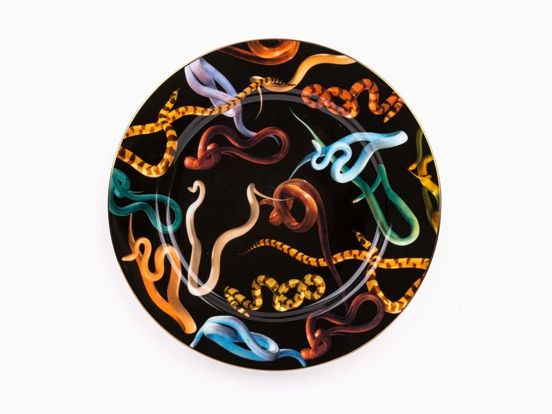 Seletti porte Toiletpaper - assiette en porcelaine bordure or Serpents