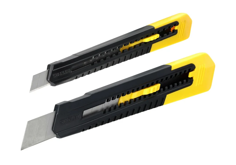 Lot De 2 Cutters 9 Et 18mm Sm Stanley STHT10202-0