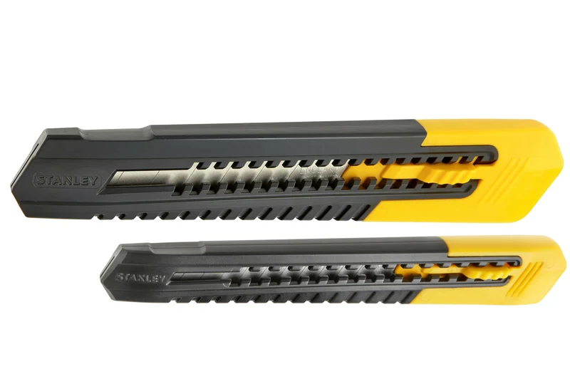 Lot De 2 Cutters 9 Et 18mm Sm Stanley STHT10202-0
