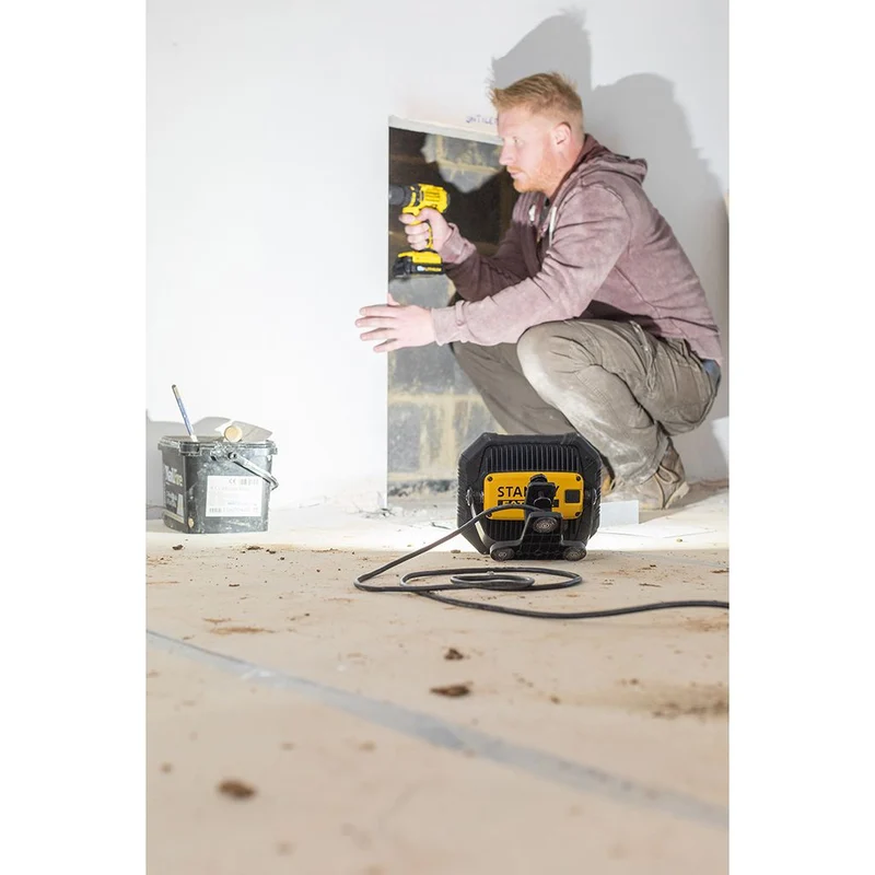 Projecteur Filaire Bluetooth Fatmax - 3 000 Lumens PROJECTEUR FILAIRE BLUETOOTH FATMAx - 3 000 LUMENS Stanley FMHT81508-1
