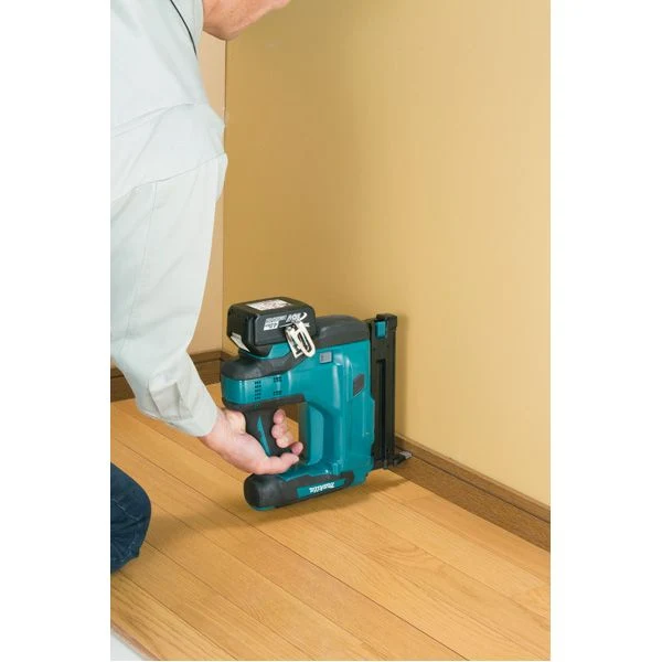 Cloueur 18V Li-Ion (Produit seul) Makita DBN500ZJ